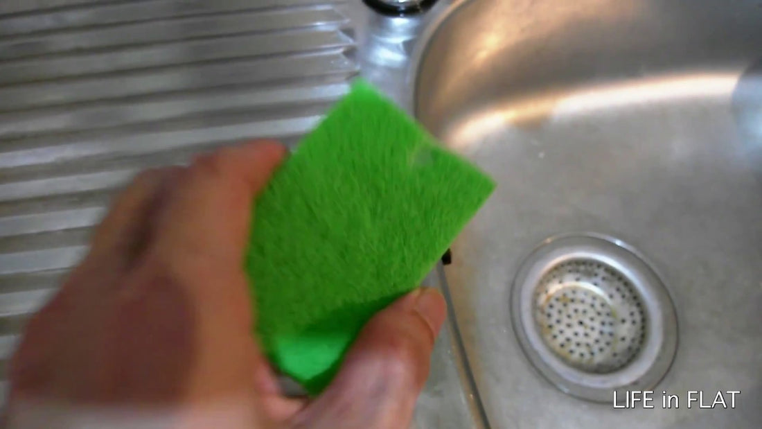 This is the driest and cleanest way of storing your kitchen sink sponge between use.