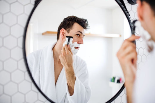 It can be frustrating when shaving in front of a foggy mirror