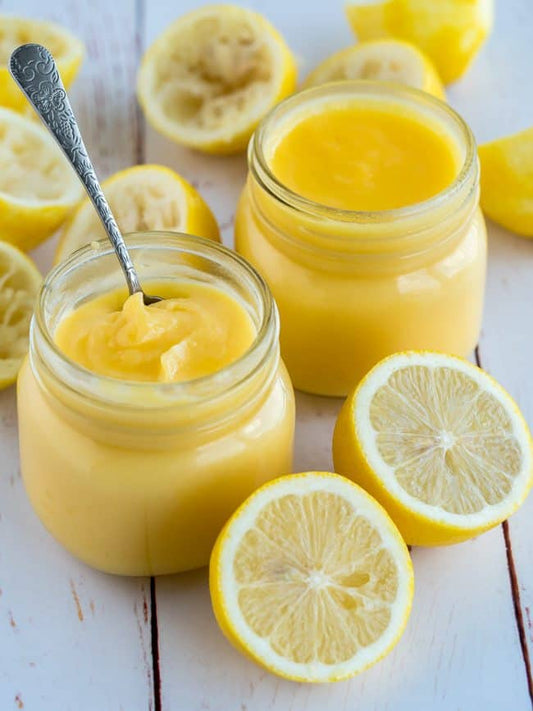 The perfect keto lemon curd is one that tastes good by itself, however, this keto lemon curd is also delicious as a spread for keto toast, keto scones or to sandwich together with a keto sponge cake