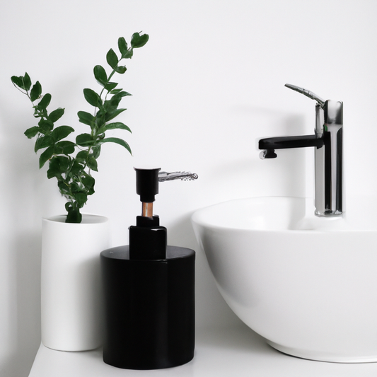 Get organized and stylish with a soap dispenser caddy for your sink! Say goodbye to clutter and hello to convenience.